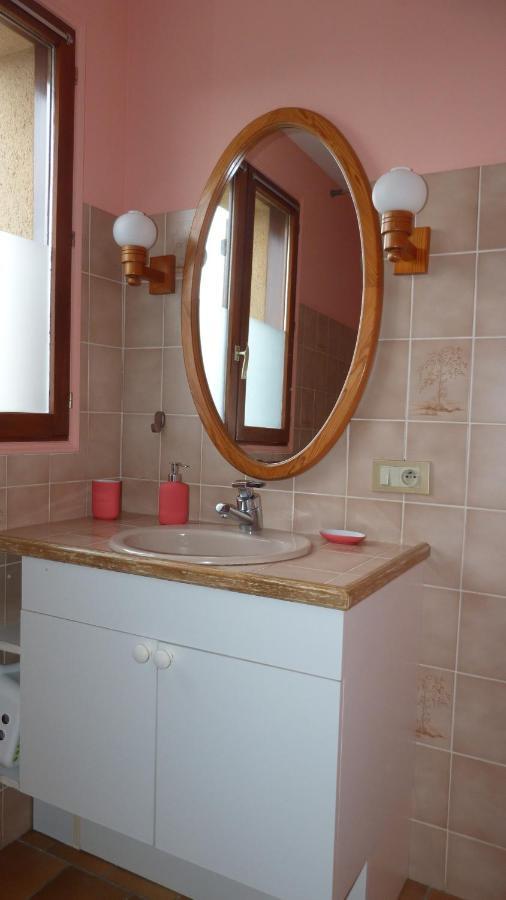 Maison De Vacances Pour 6 Personnes Avec Piscine Lainsecq 外观 照片