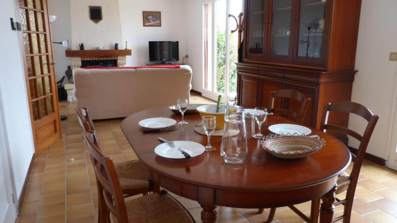Maison De Vacances Pour 6 Personnes Avec Piscine Lainsecq 外观 照片